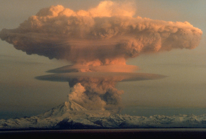 Illustration for article titled The Terrible Beauty of Volcanic Eruptions and Lava Flows